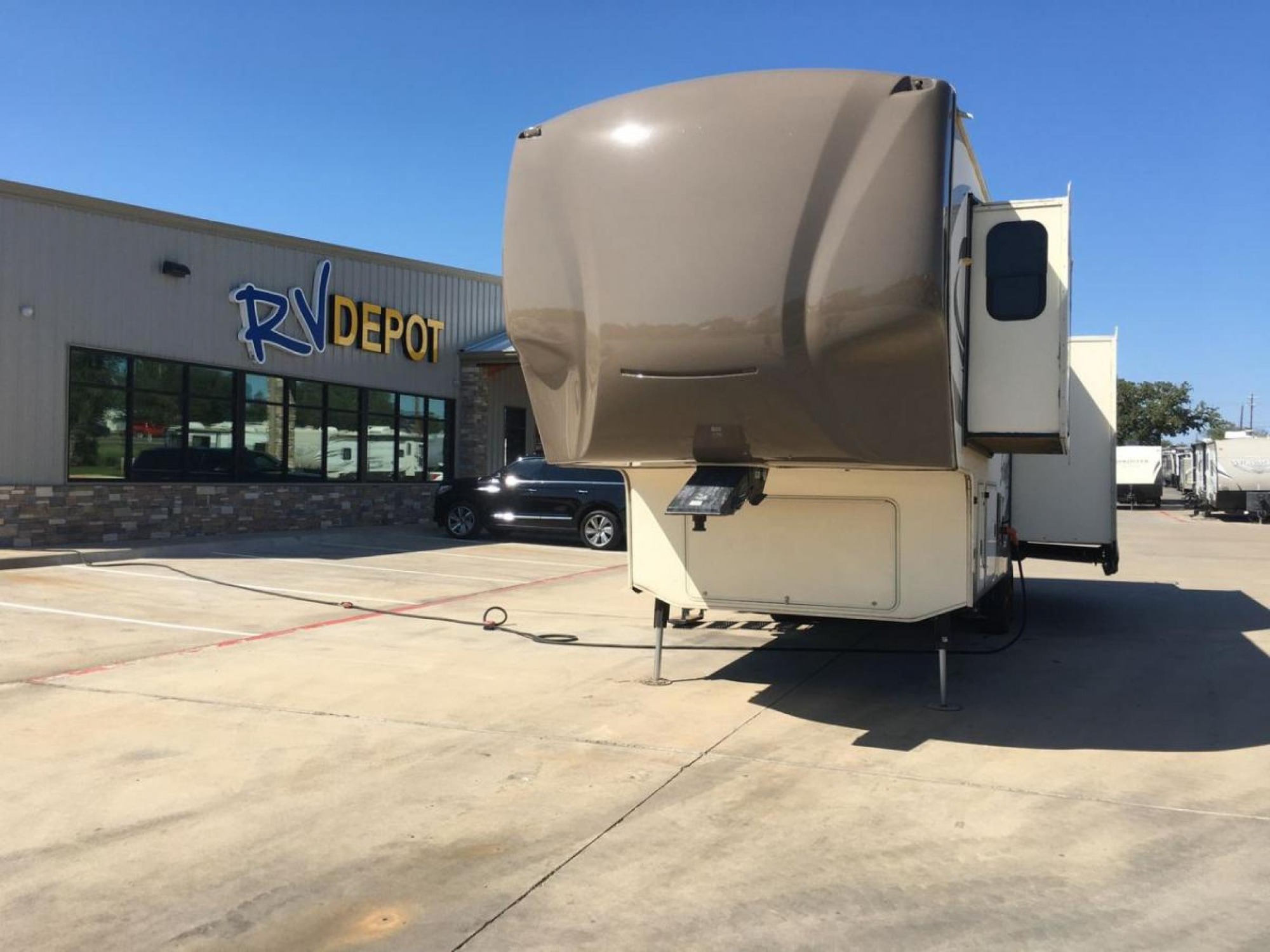 photo of 2015 FOREST RIVER SILVERBACK 29RE FIFTH WHEEL